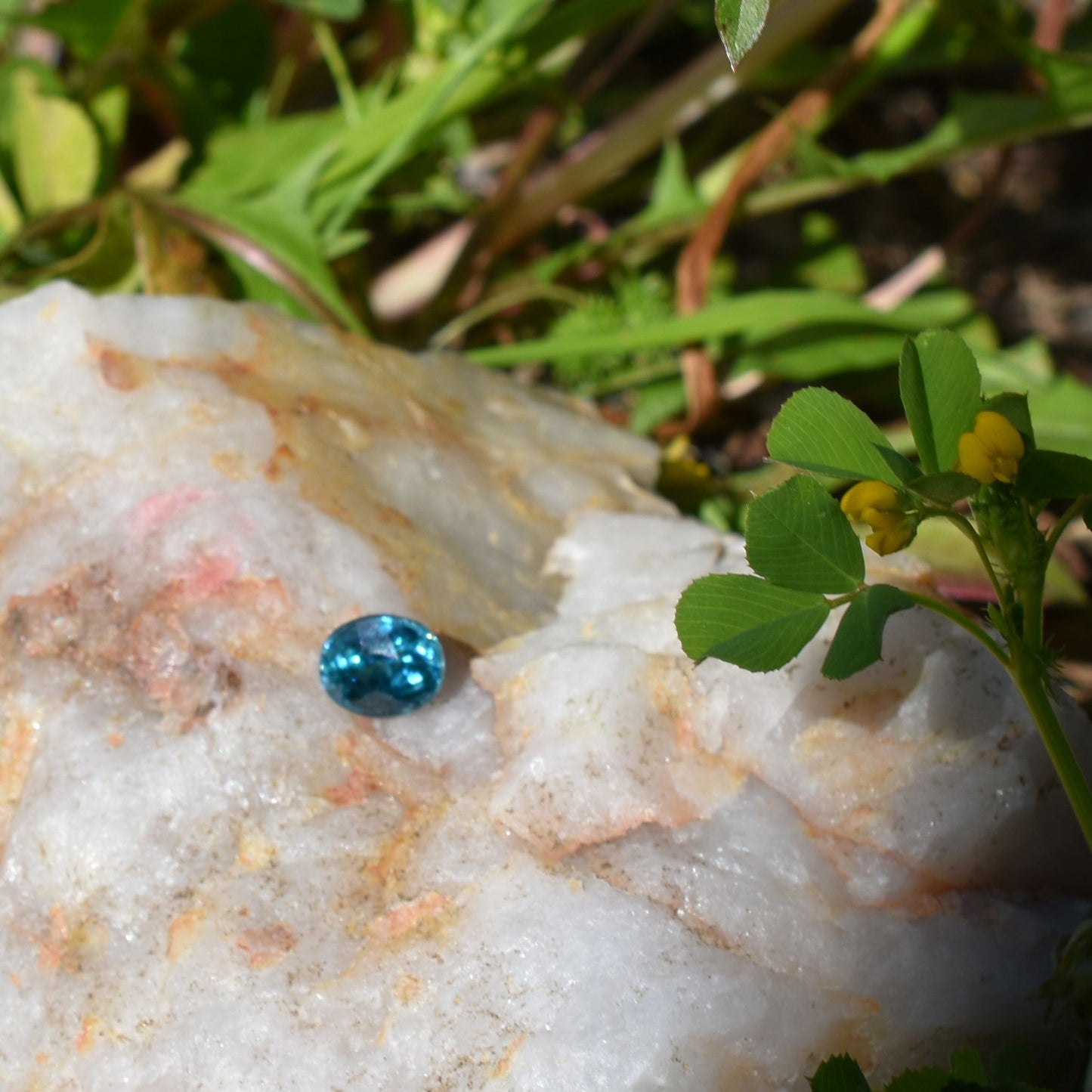 🔮 Zircon – Balance & Energy