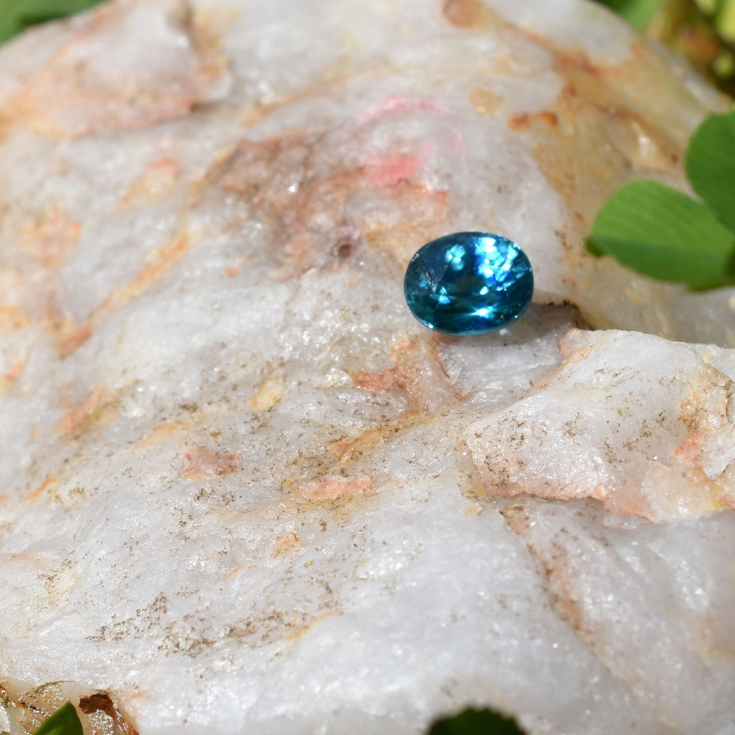 🔮 Zircon – Balance & Energy