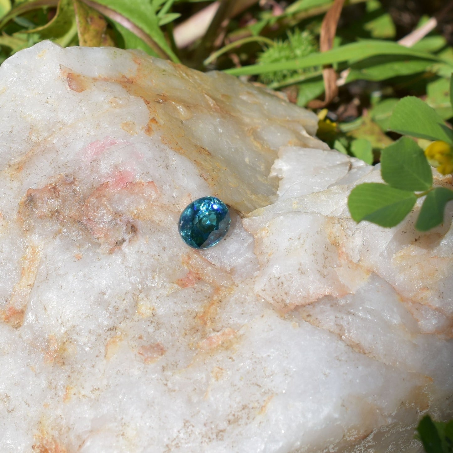 🔮 Zircon – Balance & Energy