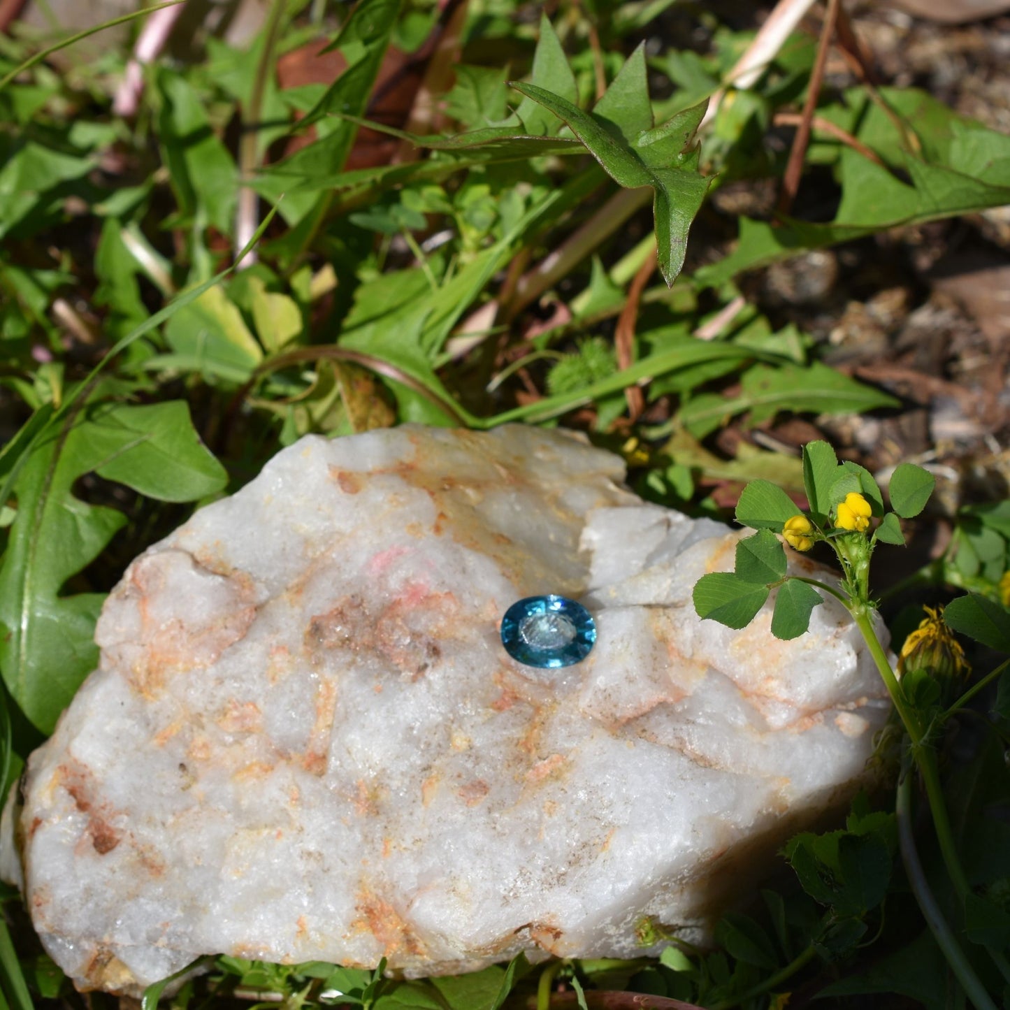 🔮 Zircon – Balance & Energy