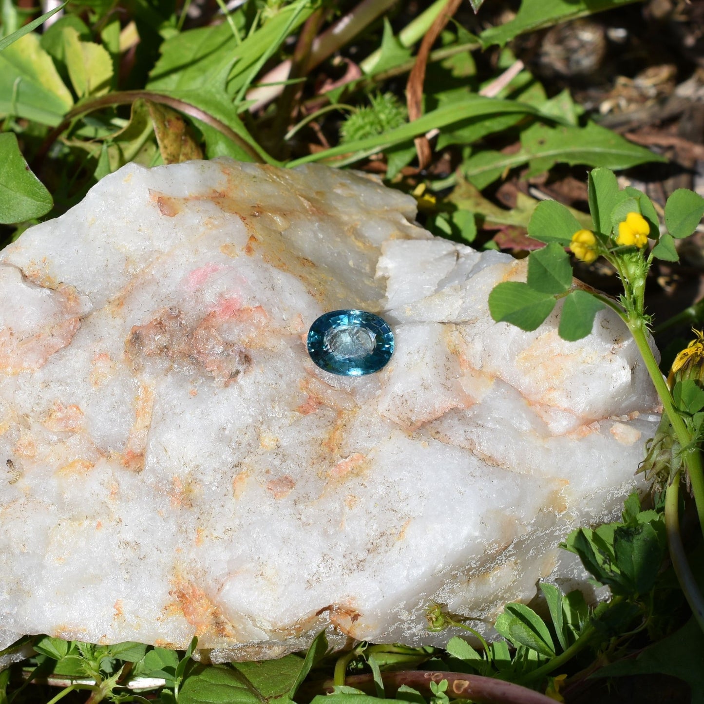 🔮 Zircon – Balance & Energy