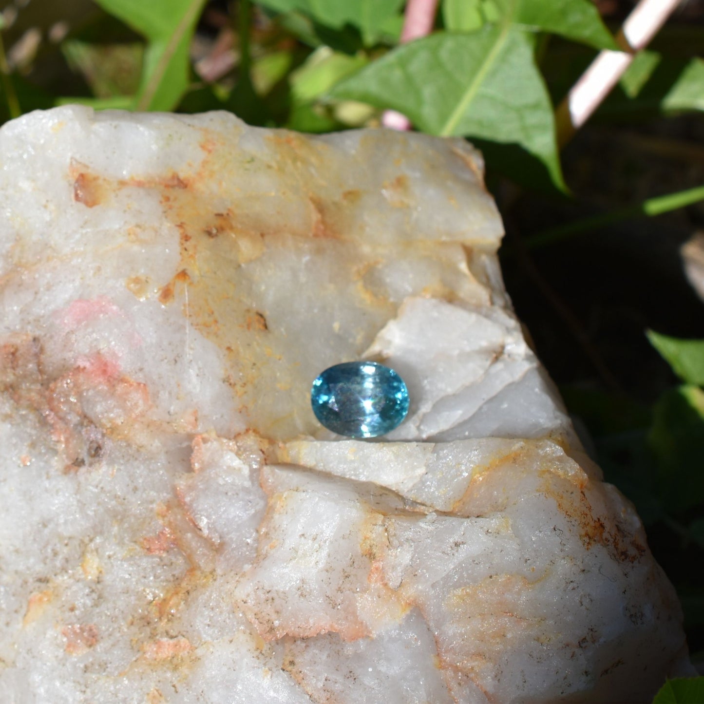 🔮 Zircon – Balance & Energy