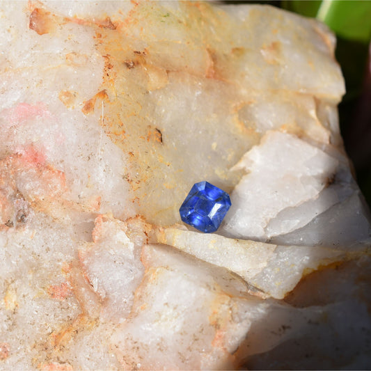 🔹 Sapphire – Stone of Wisdom & Royalty