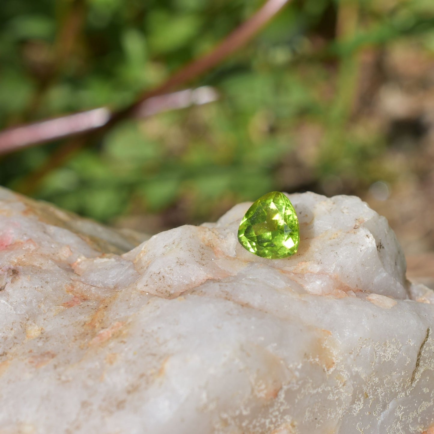 💚 Peridot – Renewal & Positivity
