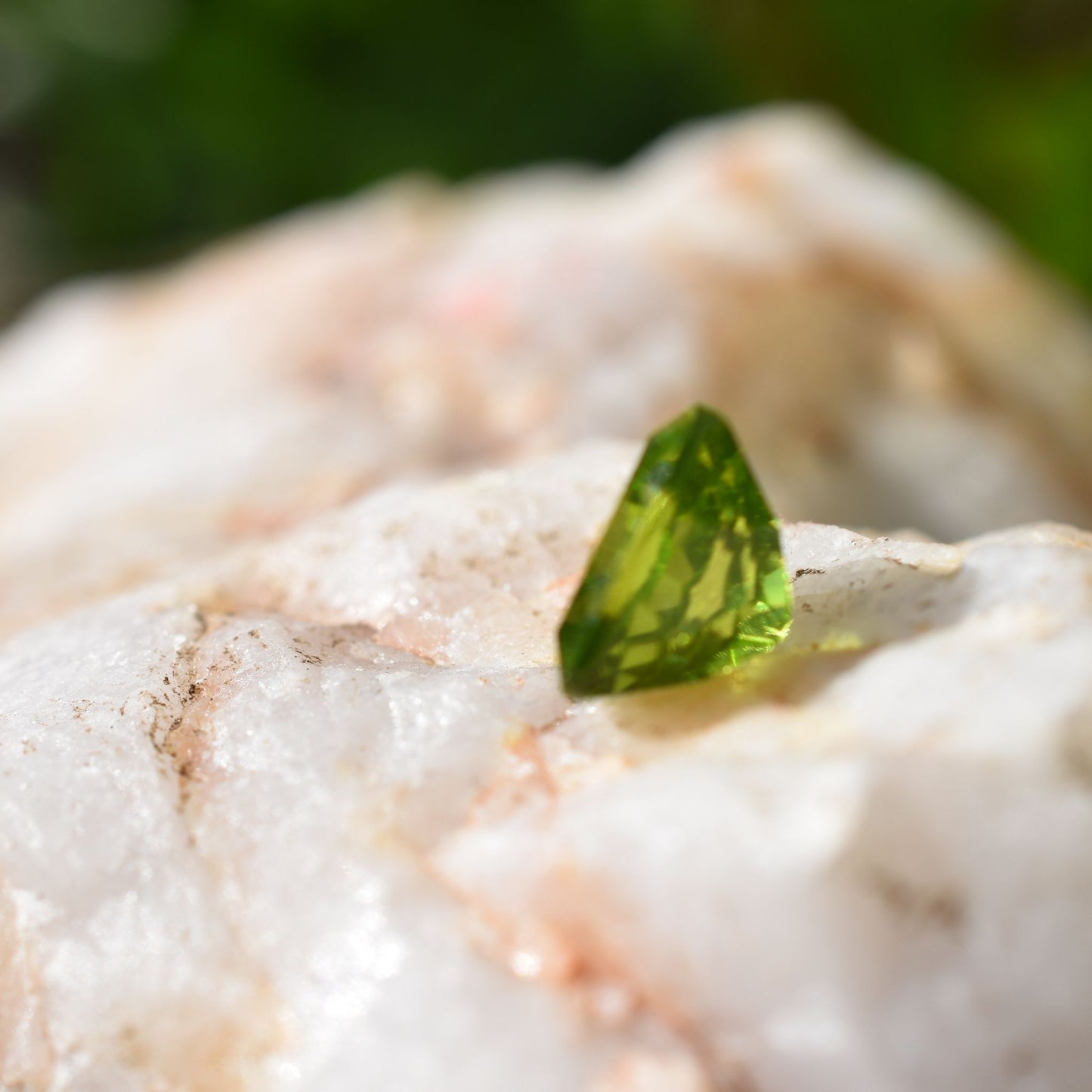 💚 Peridot – Renewal & Positivity