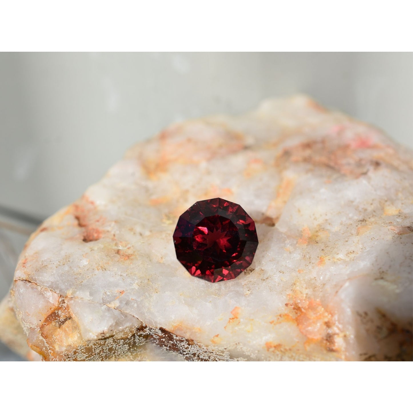 ❤️ Garnet – Strength & Passion