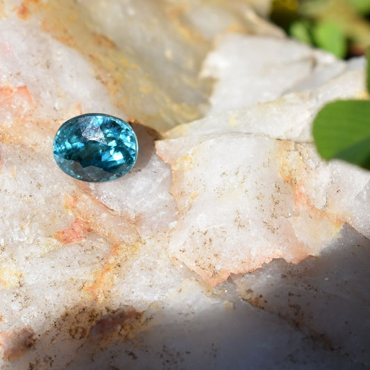 🔮 Zircon – Balance & Energy