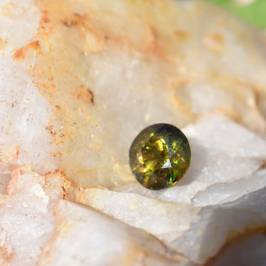 💛 Sphene (Titanite) – Energy & Creativity