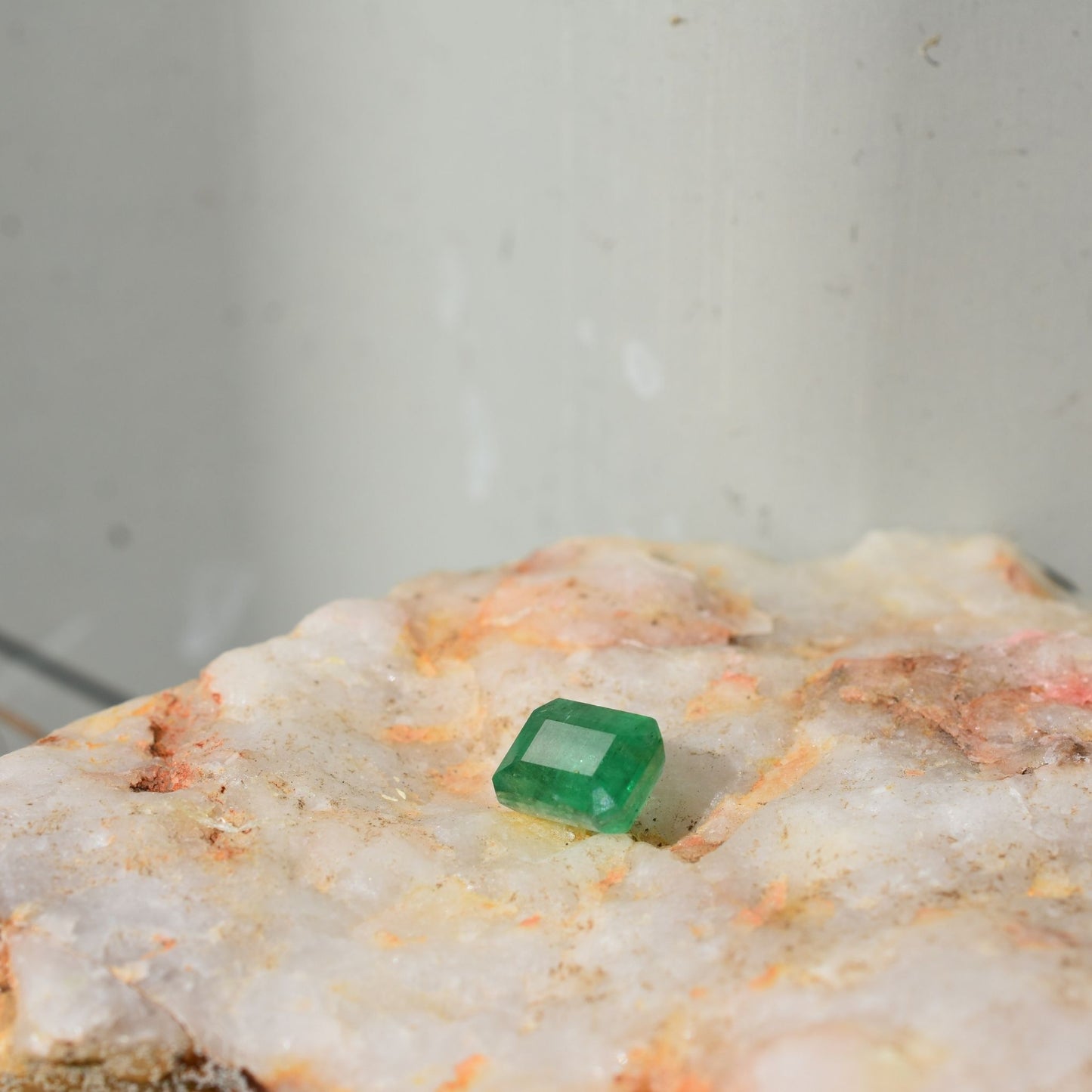 💚 Emerald – Love & Renewal