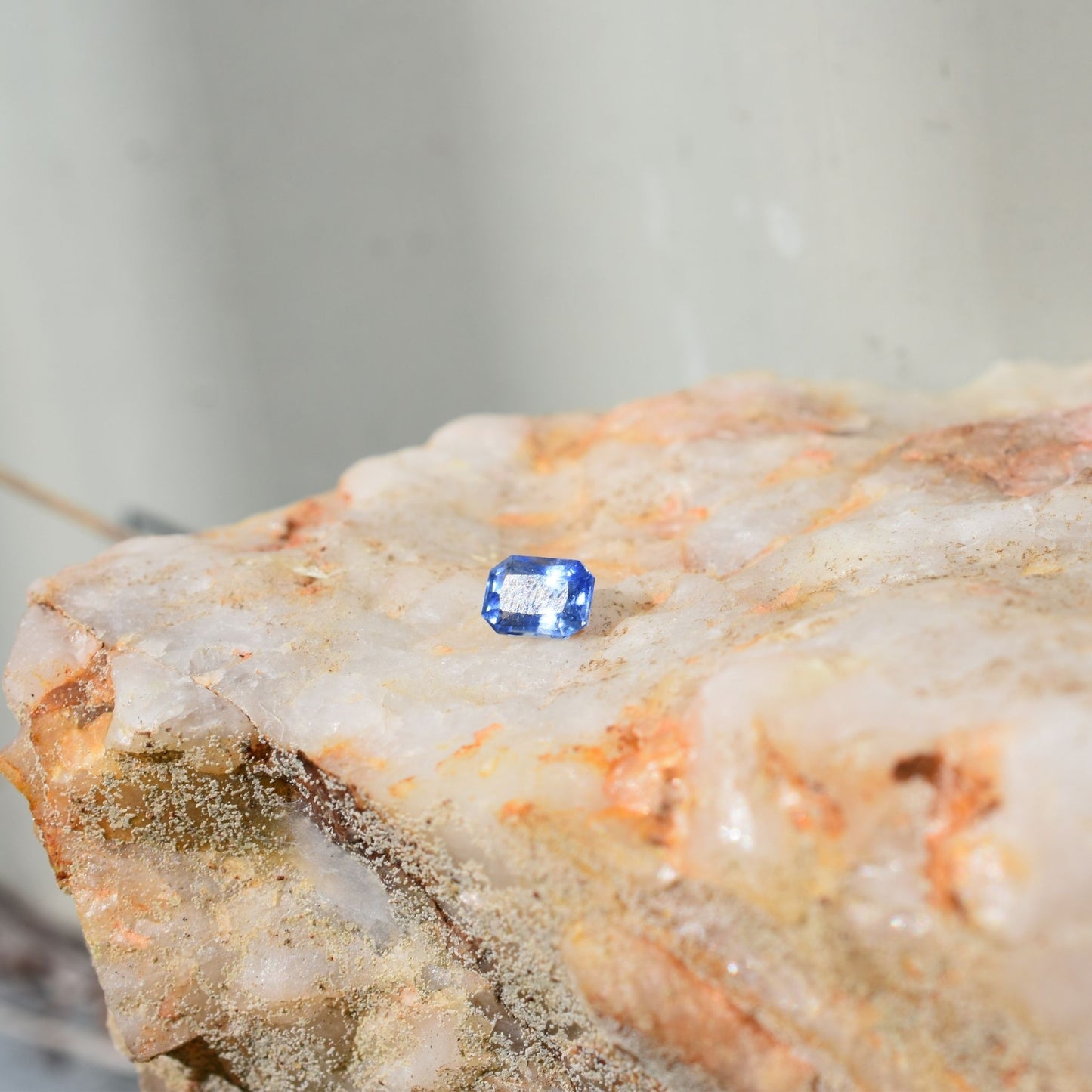 🔹 Sapphire – Stone of Wisdom & Royalty