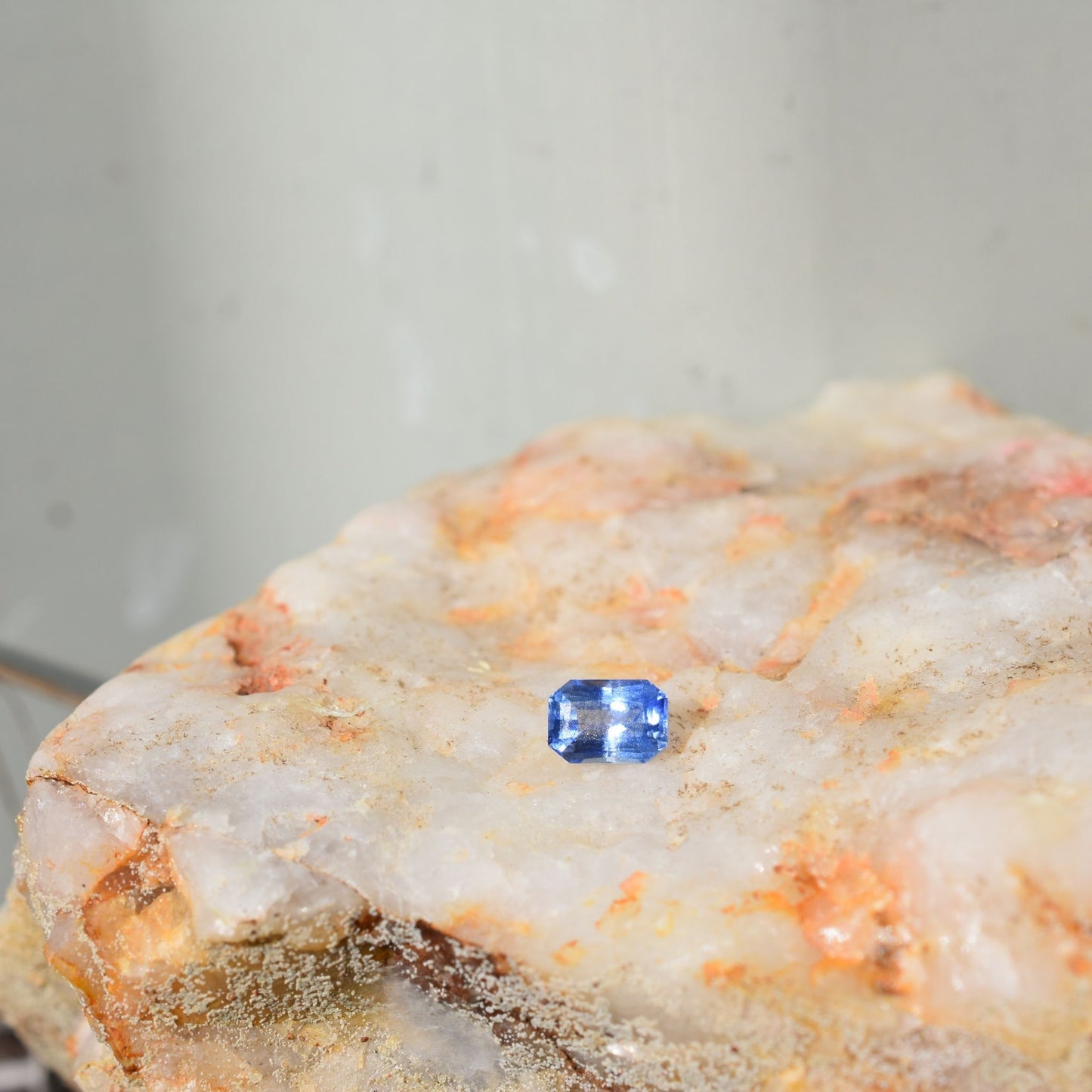 🔹 Sapphire – Stone of Wisdom & Royalty
