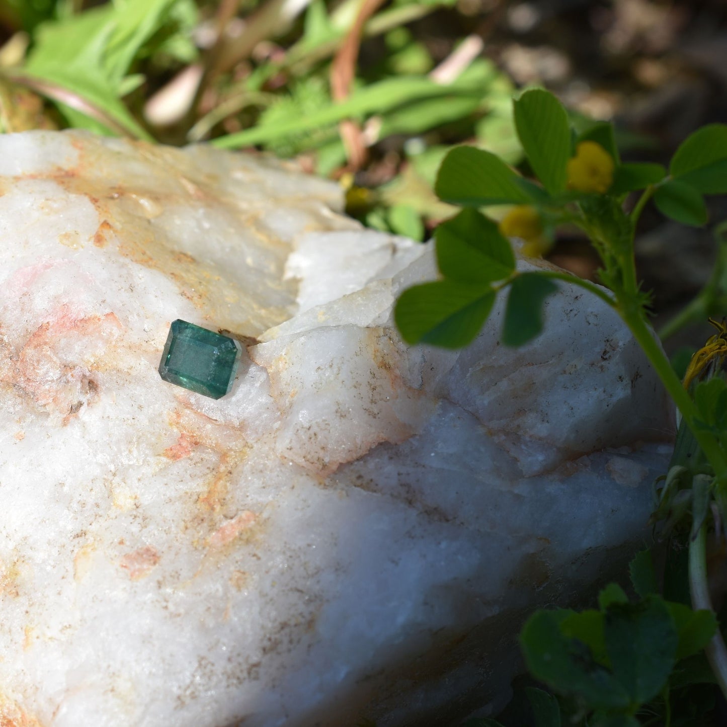 💚 Emerald – Love & Renewal